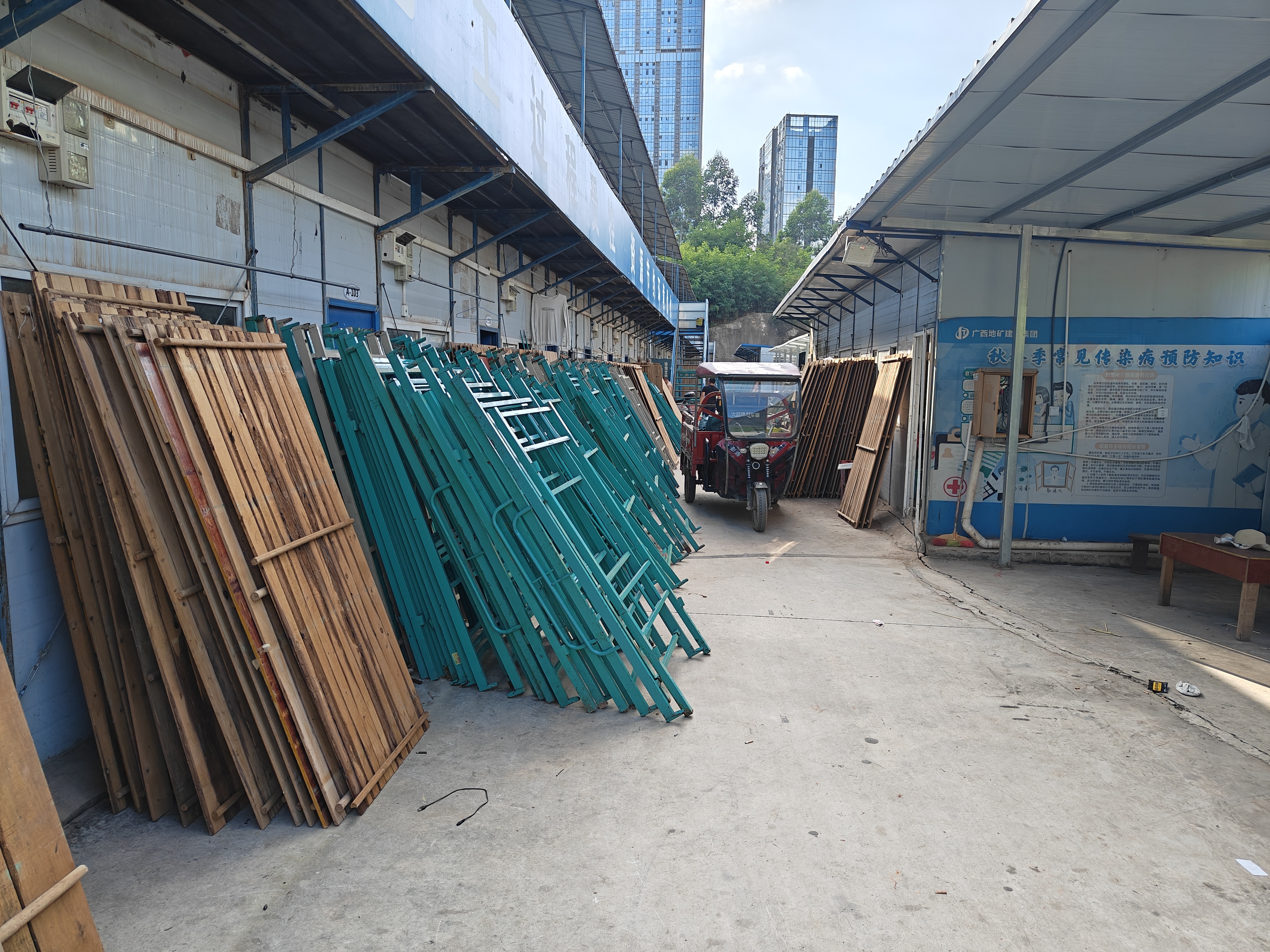 活动板房夹芯板品牌评测_虹翔再生资源回收中心夹芯板优势_活动板房夹芯板